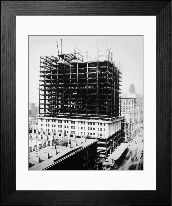 Framed Print : Construction of the Woolworth Building, New York, early 1900s Framed Print : Construction of the Woolworth Building, New York, early 1900s