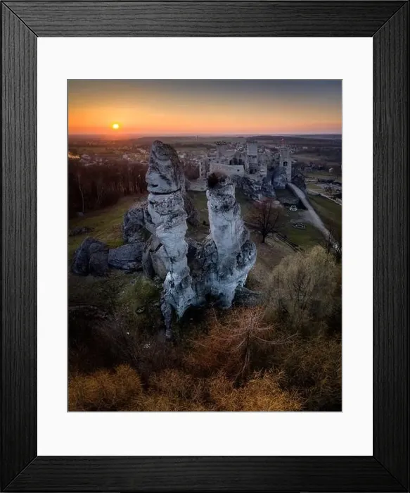 Framed Print : Ogrodzeniec Castle near Podzamcze village in sunset light with rock formations in foregroung, Poland Framed Print : Ogrodzeniec Castle near Podzamcze village in sunset light with rock formations in foregroung, Poland