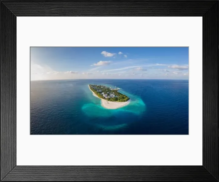 Framed Print : Tropical island with white beach and turquoise water in Maldives Framed Print : Tropical island with white beach and turquoise water in Maldives