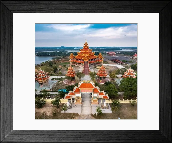 Framed Print : Wat Petch Suwan chinese temple in Phetchaburi, Thailand Framed Print : Wat Petch Suwan chinese temple in Phetchaburi, Thailand