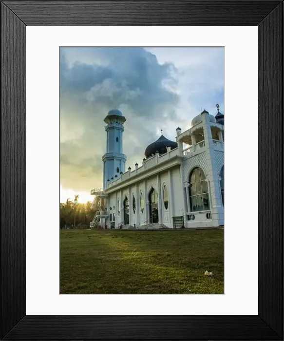 Framed Print : Photo of the Rahmatullah Lampuuk Mosque, a mosque left by the Tsunami in Aceh, Indonesia Framed Print : Photo of the Rahmatullah Lampuuk Mosque, a mosque left by the Tsunami in Aceh, Indonesia
