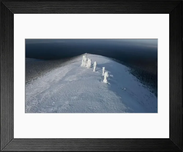 Framed Print : View of the snowy surfaces in the mountains Framed Print : View of the snowy surfaces in the mountains