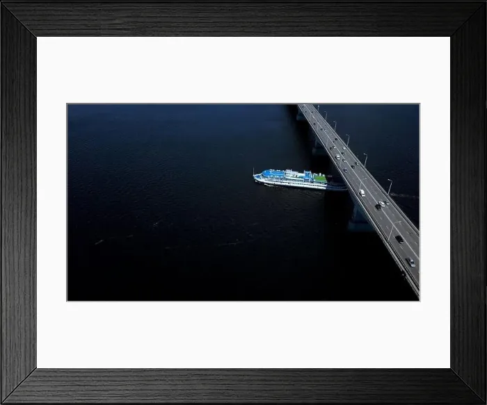 Framed Print : Bird's-eye view. Clip Framed Print : Bird's-eye view. Clip