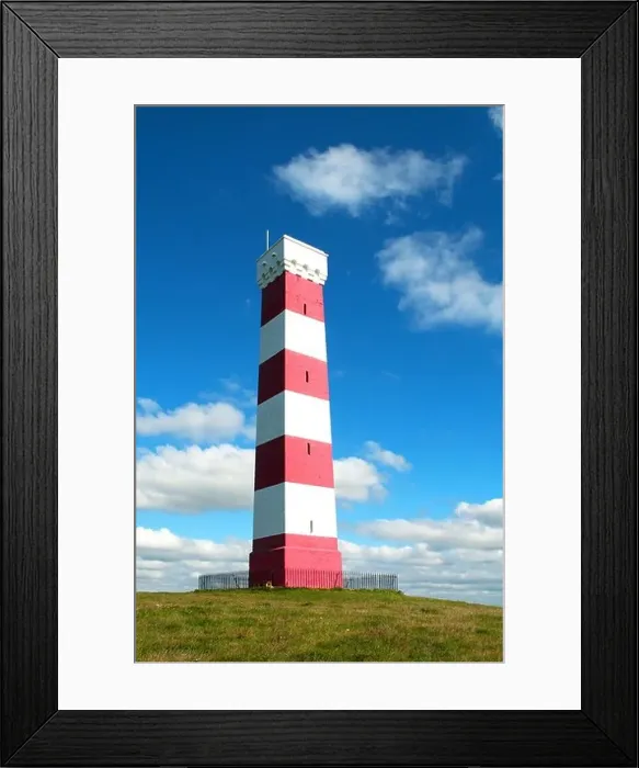 Framed Print : The Daymark tower at Gribbin Head on the coast of Cornwall, UK Framed Print : The Daymark tower at Gribbin Head on the coast of Cornwall, UK