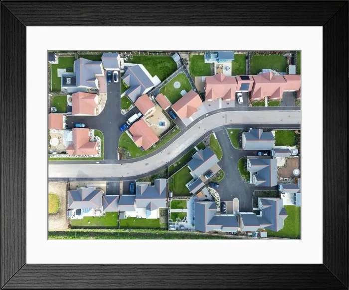 Framed Print : Drone top down view of detached bungalows seen at a new housing development in the English countryside Framed Print : Drone top down view of detached bungalows seen at a new housing development in the English countryside