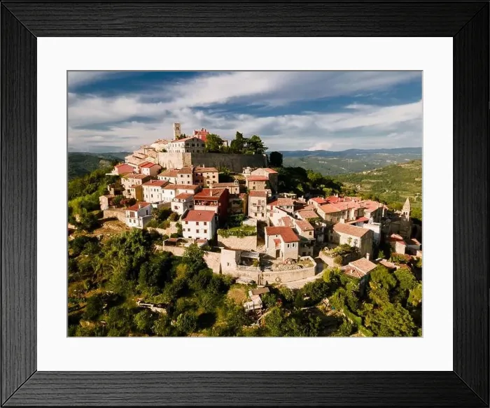 Framed Print : Aerial view of the ancient city of Motovun in summer Framed Print : Aerial view of the ancient city of Motovun in summer