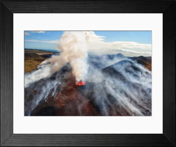 Framed Print : A volcano erupts at Litli-Hrutur in Iceland Framed Print : A volcano erupts at Litli-Hrutur in Iceland
