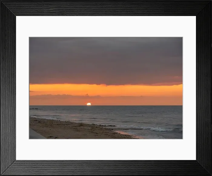 Framed Print : View of the sea from the beach at sunset Framed Print : View of the sea from the beach at sunset