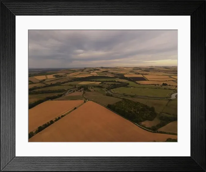 Framed Print : The River Arun, cutting through an agricultural floodplain, near Arundel, West Sussex Framed Print : The River Arun, cutting through an agricultural floodplain, near Arundel, West Sussex