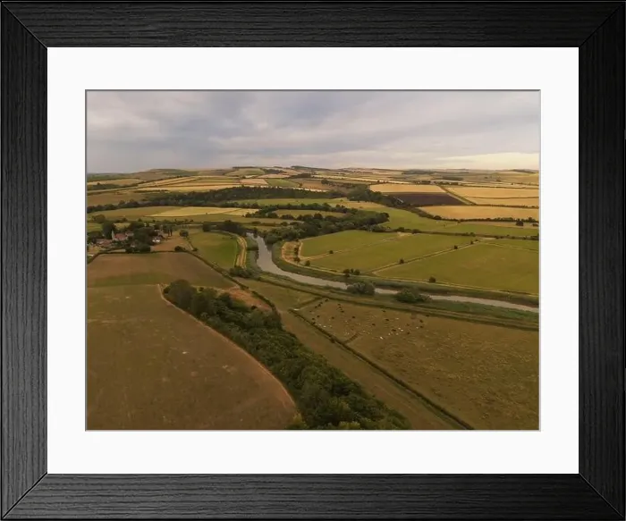 Framed Print : The River Arun, cutting through an agricultural floodplain, near Arundel, West Sussex