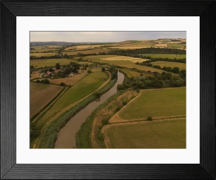 Framed Print : The River Arun, cutting through an agricultural floodplain, near Arundel, West Sussex Framed Print : The River Arun, cutting through an agricultural floodplain, near Arundel, West Sussex