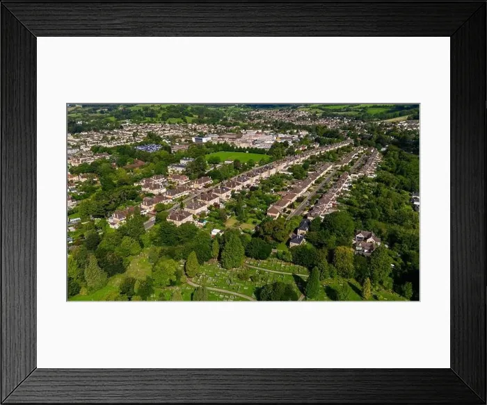 Framed Print : Aerial drone view looking along Cedric Road, Bath UK. (22-08-2023) Framed Print : Aerial drone view looking along Cedric Road, Bath UK. (22-08-2023)