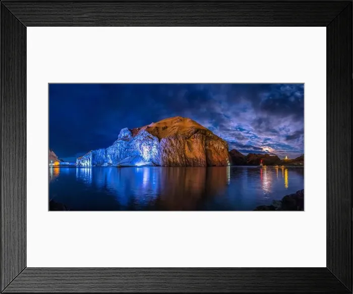Framed Print : Heimaklettur Framed Print : Heimaklettur