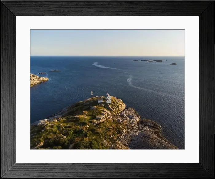 Framed Print : The lighhouse from the small fishing town of Henningsvær Framed Print : The lighhouse from the small fishing town of Henningsvær
