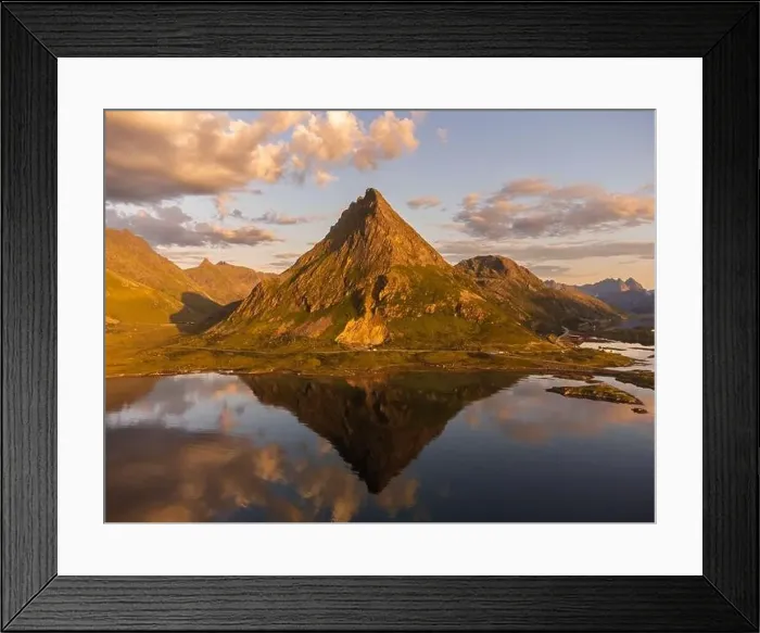 Framed Print : Volandstind mountain and summer sunset view of Lofoten Framed Print : Volandstind mountain and summer sunset view of Lofoten