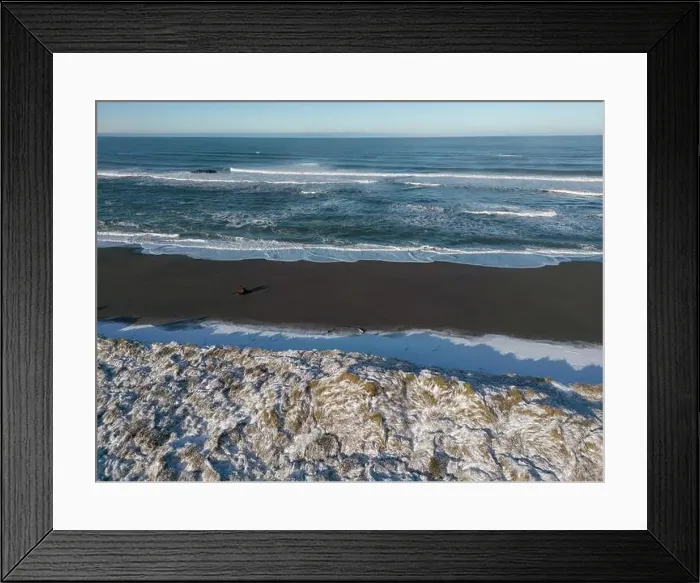 Framed Print : Southern Oregon beach covered in snow after a rare winter storm in February 2023 Framed Print : Southern Oregon beach covered in snow after a rare winter storm in February 2023