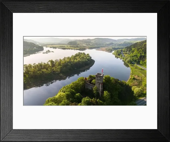 Framed Print : Medieval Tropsztyn Castle on Dunajec River in Lesser Poland. Aerial drone view Framed Print : Medieval Tropsztyn Castle on Dunajec River in Lesser Poland. Aerial drone view