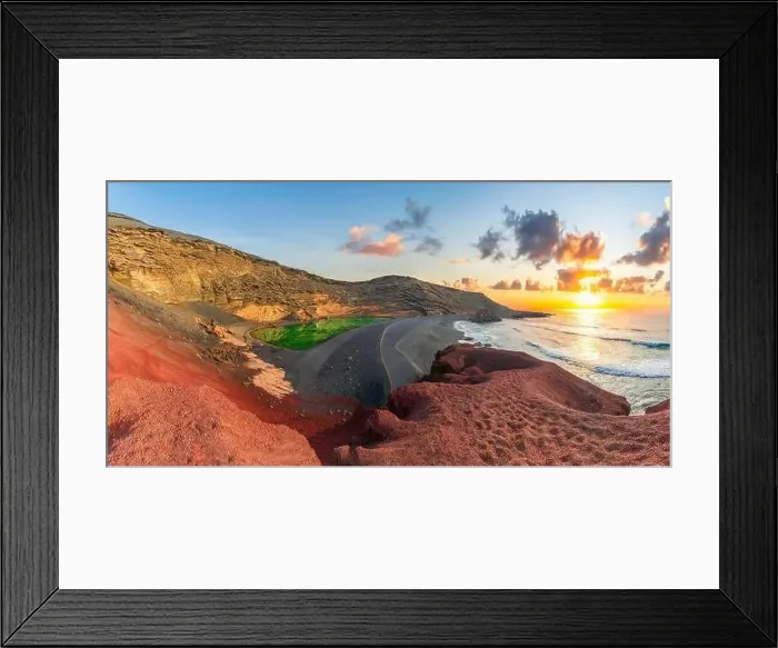 Framed Print : El Golfo, Lanzarote: A stunning green lagoon located in a volcanic crater Framed Print : El Golfo, Lanzarote: A stunning green lagoon located in a volcanic crater