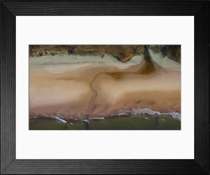 Framed Print : Bird's-eye view: Quiet beach, shimmering sea Framed Print : Bird's-eye view: Quiet beach, shimmering sea