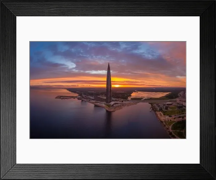 Framed Print : SAINT-PETERSBURG, RUSSIA - JUNE 20 Framed Print : SAINT-PETERSBURG, RUSSIA - JUNE 20