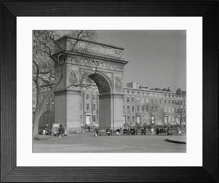 Framed Print : Washington Square arch, New York City, December 1941 Framed Print : Washington Square arch, New York City, December 1941