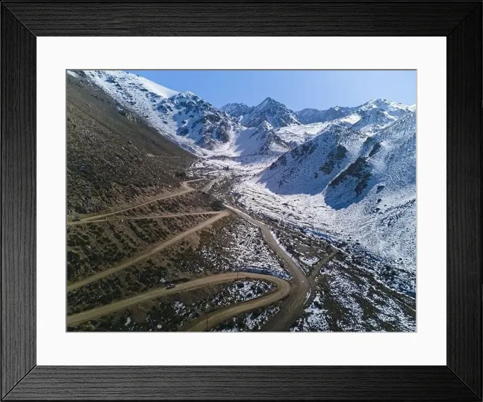 Framed Print : Snow covered Andes mountains near Vallecitos, in Mendoza, Argentina, on a clear sunny day Framed Print : Snow covered Andes mountains near Vallecitos, in Mendoza, Argentina, on a clear sunny day