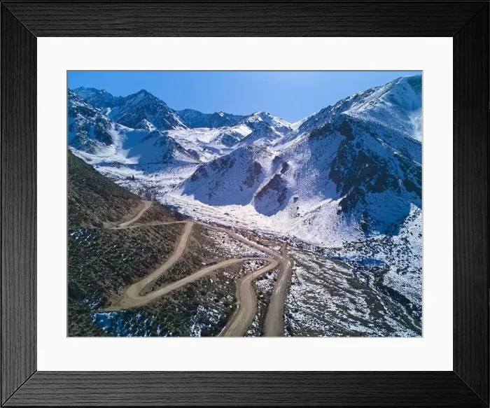 Framed Print : Snow covered Andes mountains near Vallecitos, in Mendoza, Argentina, on a clear sunny day Framed Print : Snow covered Andes mountains near Vallecitos, in Mendoza, Argentina, on a clear sunny day