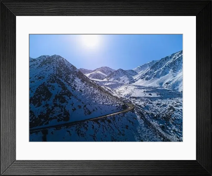 Framed Print : Snow covered Andes mountains near Vallecitos, in Mendoza, Argentina, on a clear sunny day Framed Print : Snow covered Andes mountains near Vallecitos, in Mendoza, Argentina, on a clear sunny day
