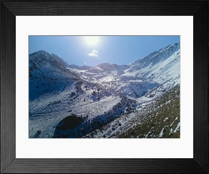 Framed Print : Snow covered Andes mountains near Vallecitos, in Mendoza, Argentina, on a clear sunny day Framed Print : Snow covered Andes mountains near Vallecitos, in Mendoza, Argentina, on a clear sunny day