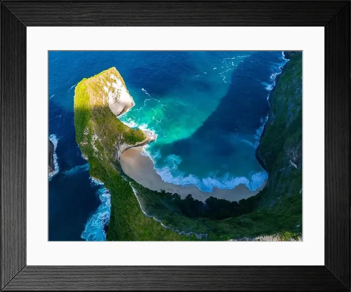 Framed Print : Airview of Kelingking Beach on Nusa Penida Island, Indonesia