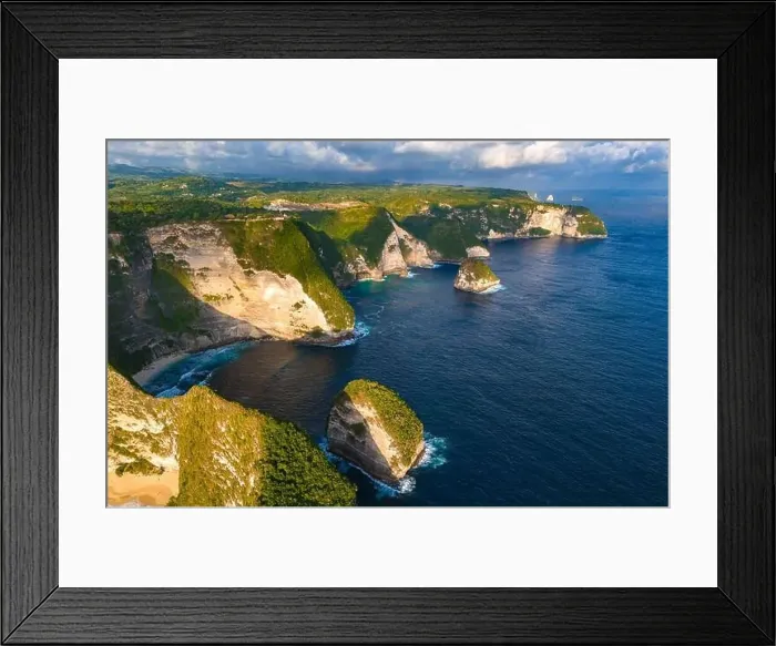Framed Print : Airview of Kelingking Beach on Nusa Penida Island, Indonesia