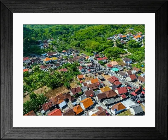Framed Print : Aerial view of a small village in Tanglad, Nusa Penida, Klungkung Regency, Indonezja Framed Print : Aerial view of a small village in Tanglad, Nusa Penida, Klungkung Regency, Indonezja