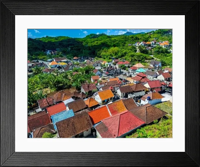 Framed Print : Aerial view of a small village in Tanglad, Nusa Penida, Klungkung Regency, Indonezja Framed Print : Aerial view of a small village in Tanglad, Nusa Penida, Klungkung Regency, Indonezja