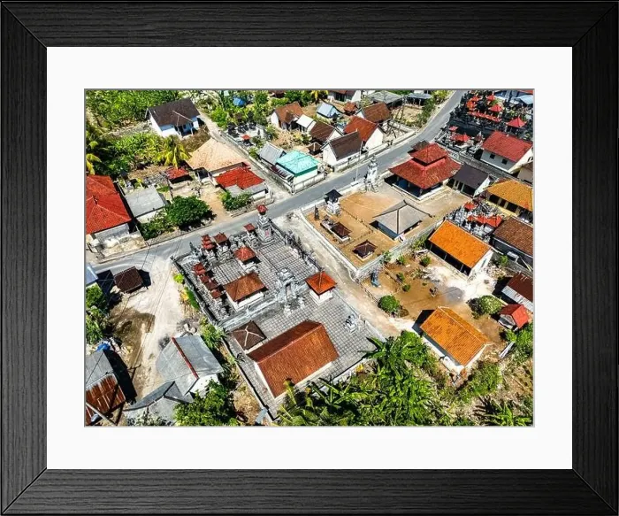 Framed Print : Aerial view of a small village in Tanglad, Nusa Penida, Klungkung Regency, Indonezja Framed Print : Aerial view of a small village in Tanglad, Nusa Penida, Klungkung Regency, Indonezja