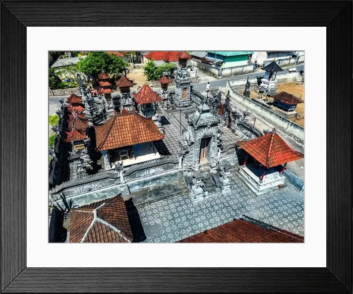 Framed Print : Aerial view of a small village in Tanglad, Nusa Penida, Klungkung Regency, Indonezja Framed Print : Aerial view of a small village in Tanglad, Nusa Penida, Klungkung Regency, Indonezja