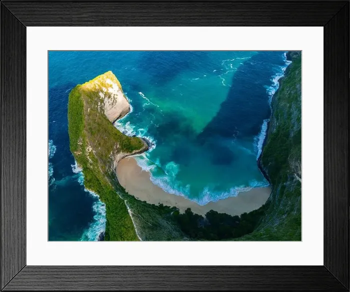 Framed Print : Airview of Kelingking Beach on Nusa Penida Island, Indonesia