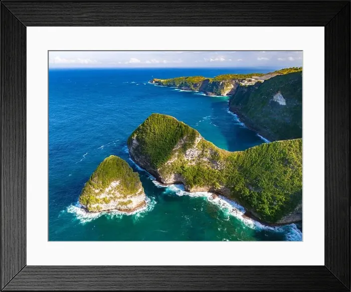 Framed Print : Airview of Kelingking Beach on Nusa Penida Island, Indonesia