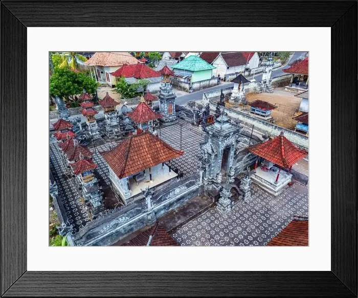 Framed Print : Aerial view of a small village in Tanglad, Nusa Penida, Klungkung Regency, Indonezja Framed Print : Aerial view of a small village in Tanglad, Nusa Penida, Klungkung Regency, Indonezja