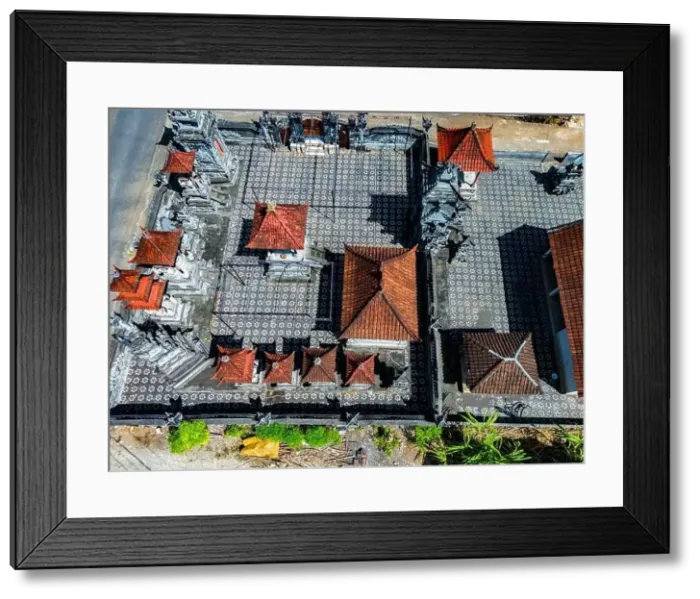 Framed Print : Aerial view of a small village in Tanglad, Nusa Penida, Klungkung Regency, Indonezja Framed Print : Aerial view of a small village in Tanglad, Nusa Penida, Klungkung Regency, Indonezja