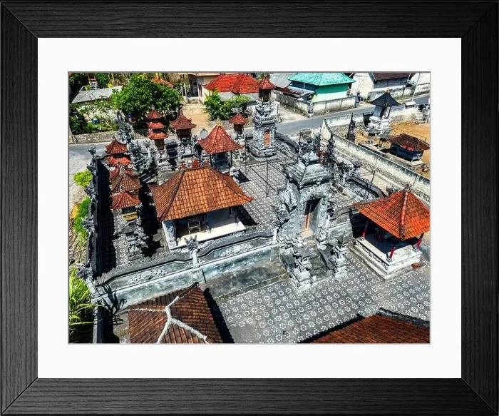 Framed Print : Aerial view of a small village in Tanglad, Nusa Penida, Klungkung Regency, Indonezja Framed Print : Aerial view of a small village in Tanglad, Nusa Penida, Klungkung Regency, Indonezja