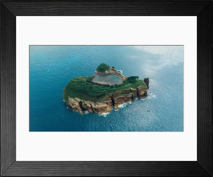 Framed Print : Captivating aerial shot of a lush