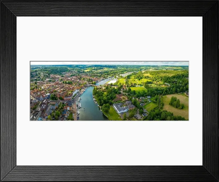 Framed Print : View of Henley-on-Thames, a town and civil parish on the River Thames in Oxfordshire, England, UK Framed Print : View of Henley-on-Thames, a town and civil parish on the River Thames in Oxfordshire, England, UK