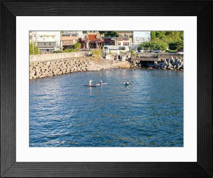 Framed Print : Young people enjoying marine sports such as SUP in Keelung City, Taiwan. September 2024 Framed Print : Young people enjoying marine sports such as SUP in Keelung City, Taiwan. September 2024