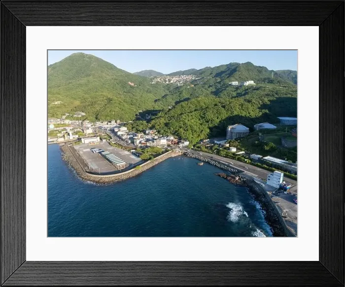 Framed Print : Young people enjoying marine sports such as SUP in Keelung City, Taiwan. September 2024 Framed Print : Young people enjoying marine sports such as SUP in Keelung City, Taiwan. September 2024