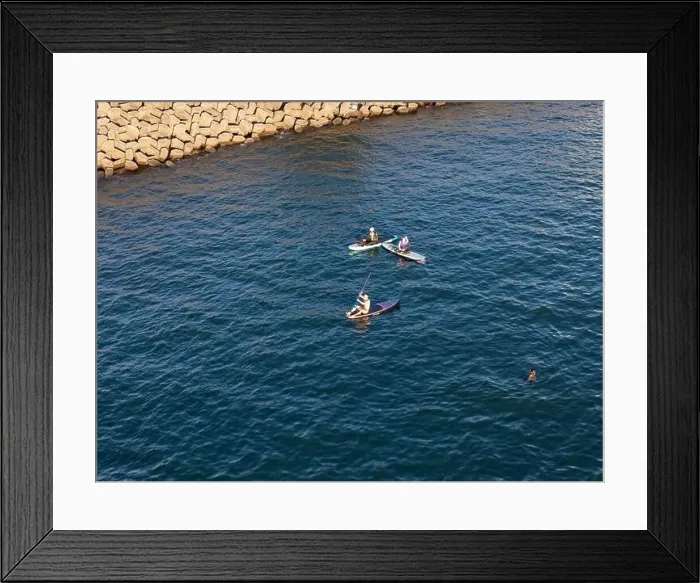 Framed Print : Young people enjoying marine sports such as SUP in Keelung City, Taiwan. September 2024 Framed Print : Young people enjoying marine sports such as SUP in Keelung City, Taiwan. September 2024