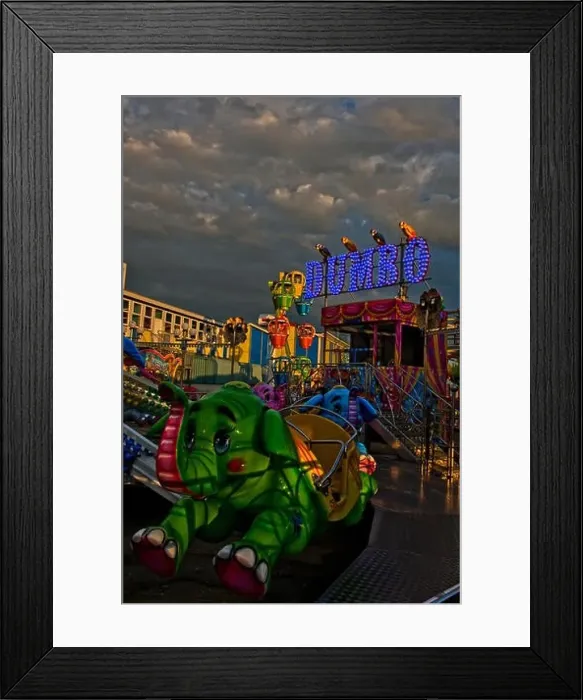 Framed Print : A young children's Dumbo the Elephant ride at Clarence Pier Funfair, Southsea, Portsmouth Framed Print : A young children's Dumbo the Elephant ride at Clarence Pier Funfair, Southsea, Portsmouth