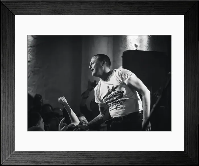 Framed Print : London punk band The Chisel play their live show at The Globe in Cardiff Framed Print : London punk band The Chisel play their live show at The Globe in Cardiff