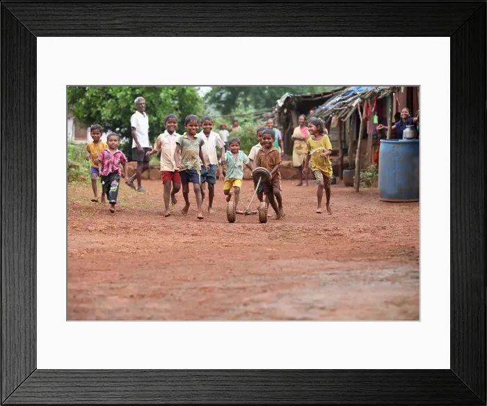 Framed Print : Katkari tribal children playing on the street, Karambali village, Maharashtra, India Framed Print : Katkari tribal children playing on the street, Karambali village, Maharashtra, India
