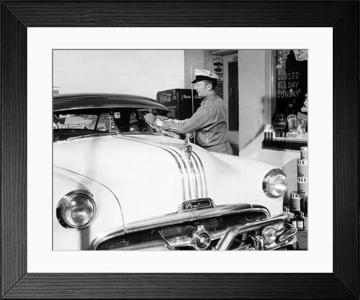 Framed Print : Gas station attendant cleaning a car, 1952 Framed Print : Gas station attendant cleaning a car, 1952