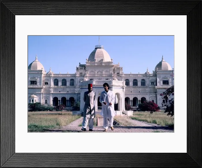 Framed Print : Imran Khan visits Nawab Fallahuddin at his dilapidated palace at Bahwalpur Framed Print : Imran Khan visits Nawab Fallahuddin at his dilapidated palace at Bahwalpur